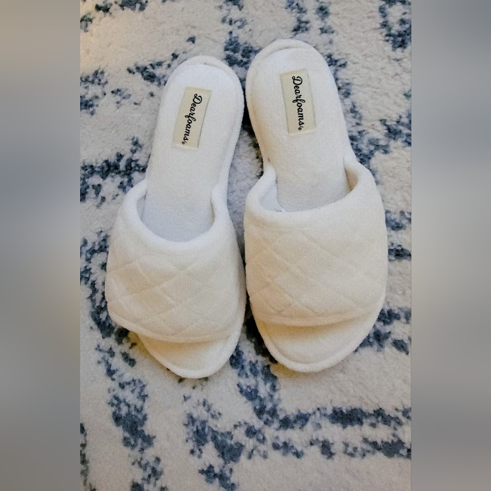 Dearfoams Women's Cozy, Color Muslin Quilted Slippers